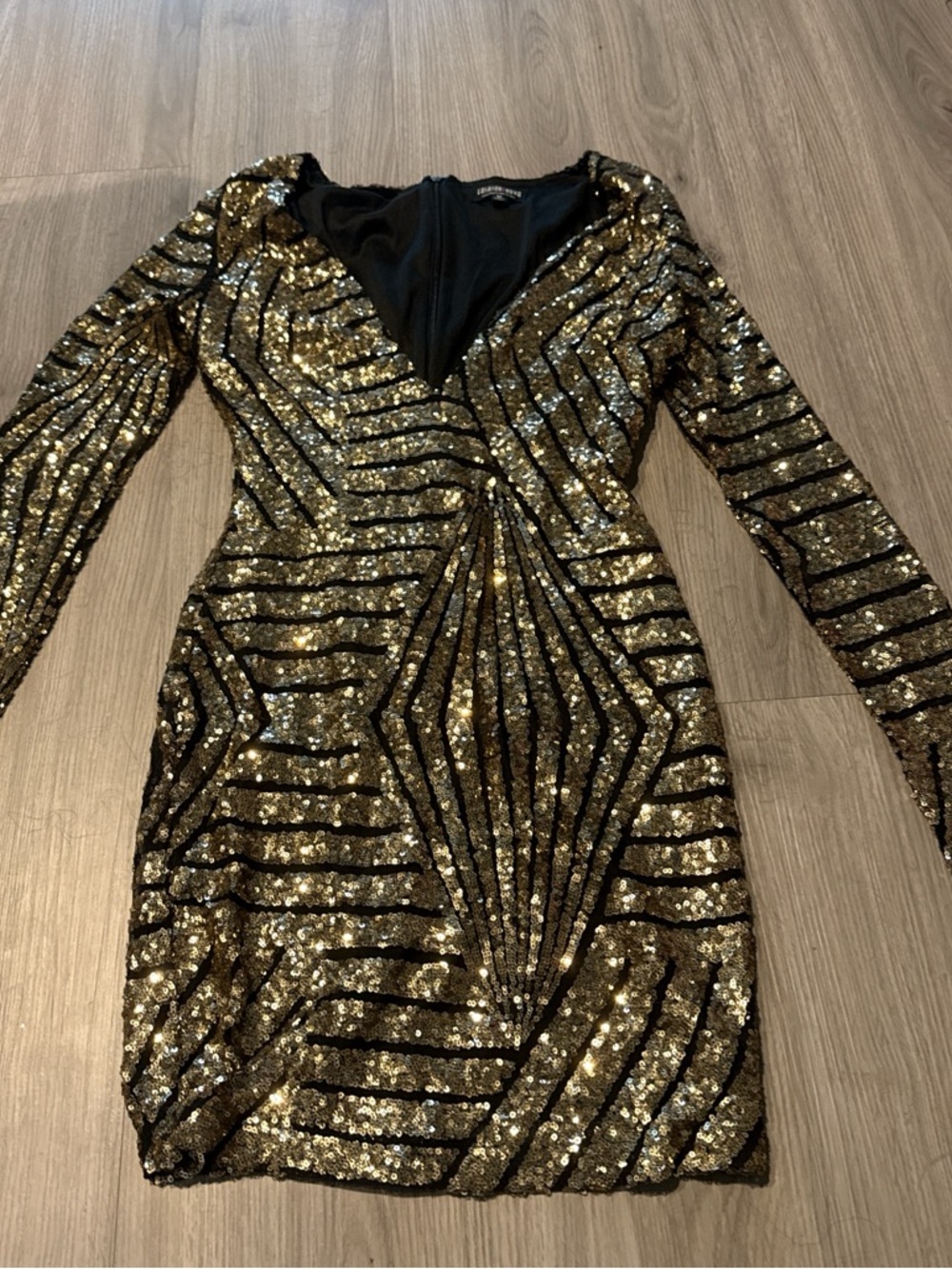Long Sleeve Gold Sequin V-Neck Bodycon Dress